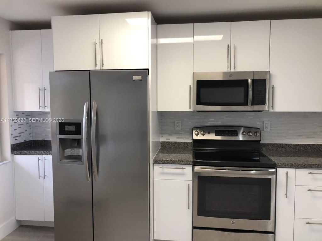 Photo of 161 Lakeview Dr #204, Weston, FL 33326 (MLS # A11959628)