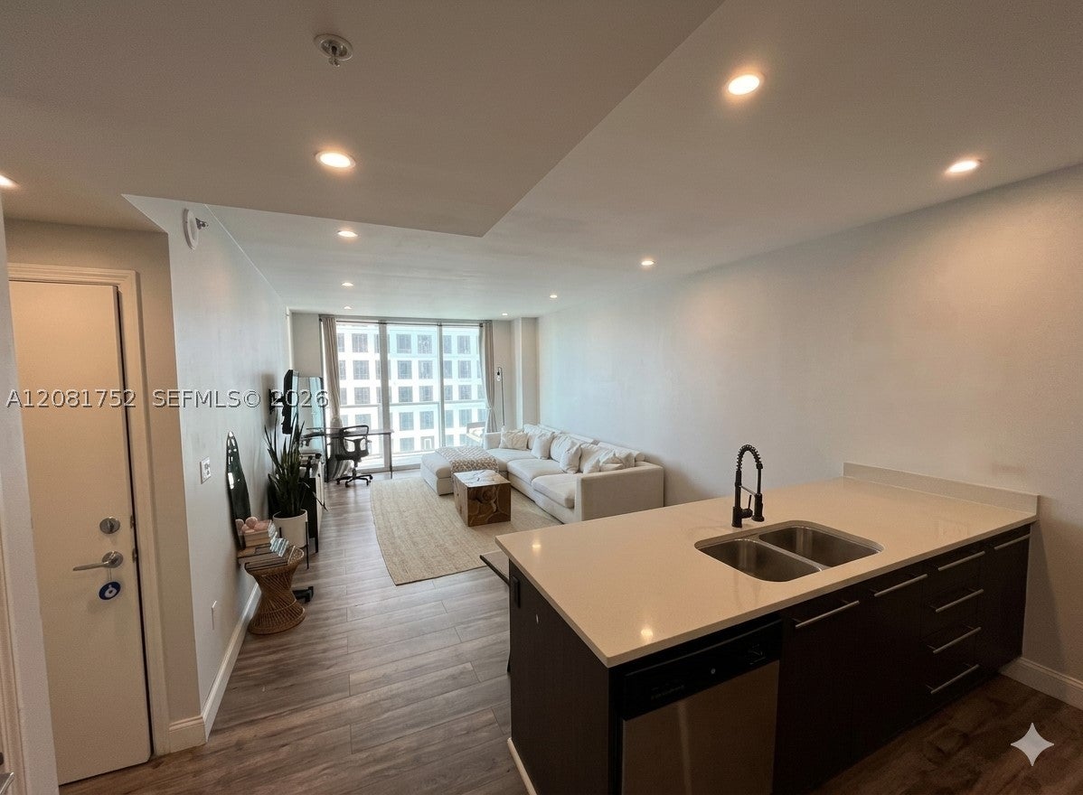 500 Brickell Ave 1806