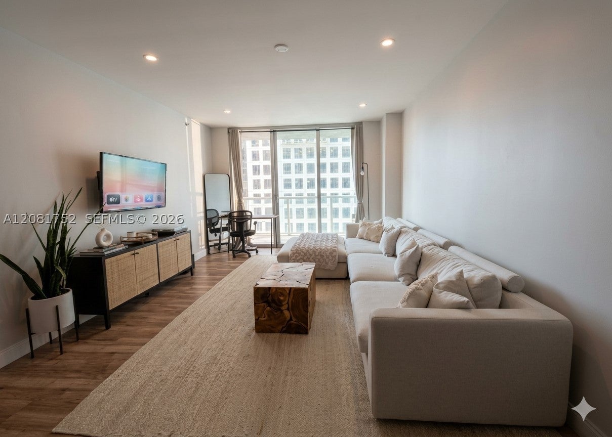 500 Brickell Ave 1806
