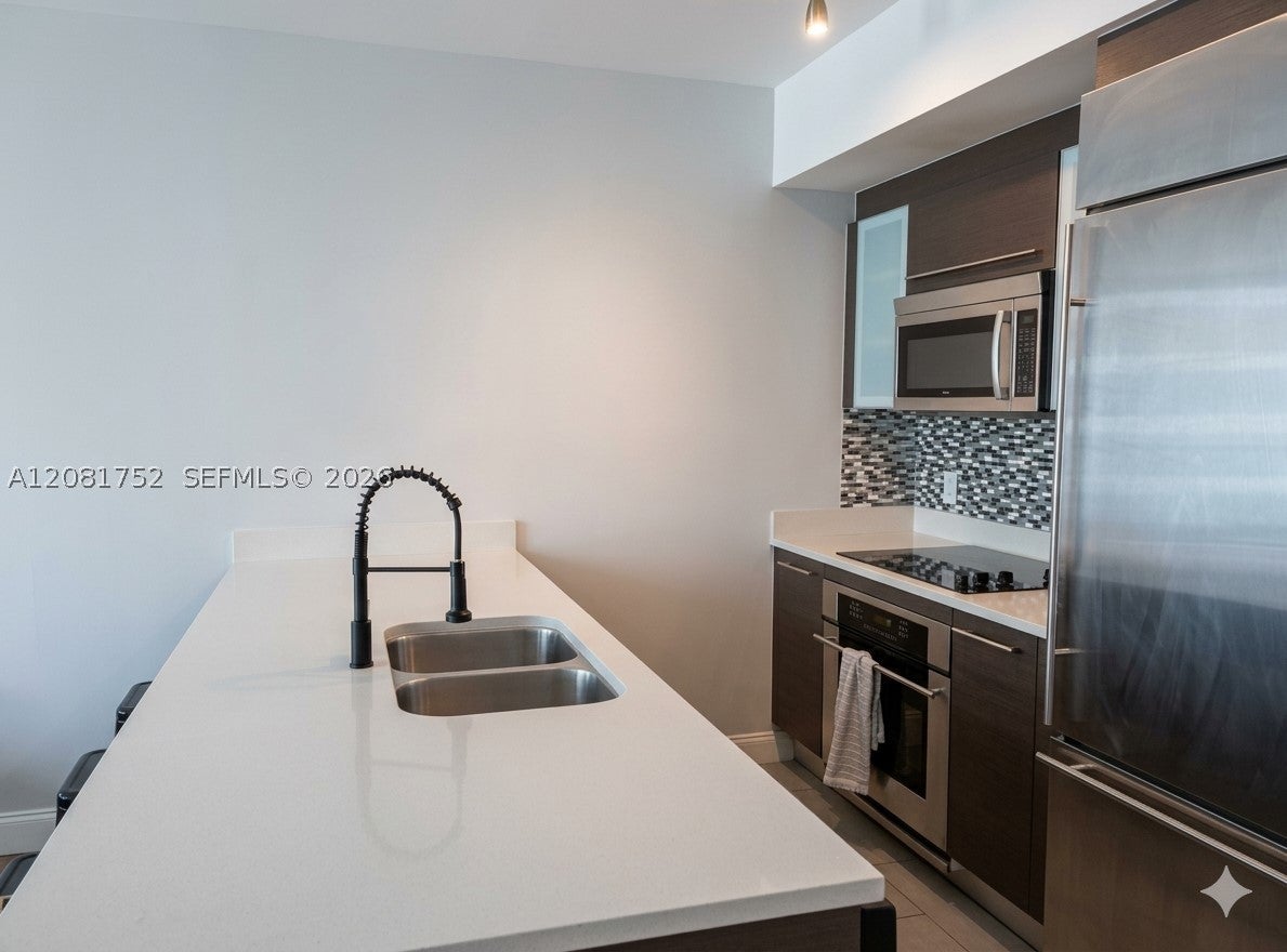 500 Brickell Ave 1806