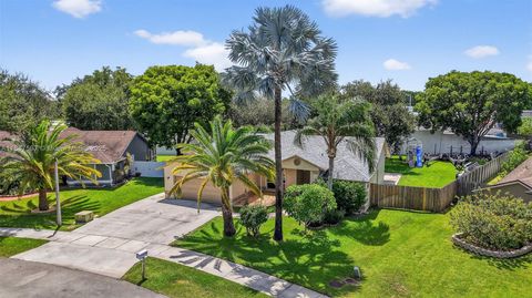 Photo of 4201 SW 78th Dr, Davie, FL 33328 (MLS # A11847597)