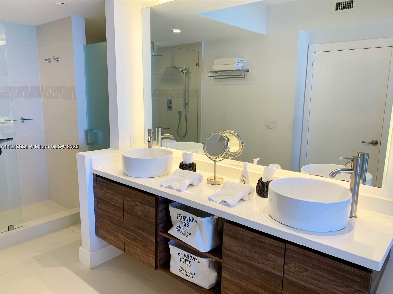 BLUE DIAMOND CONDO - Residential Lease