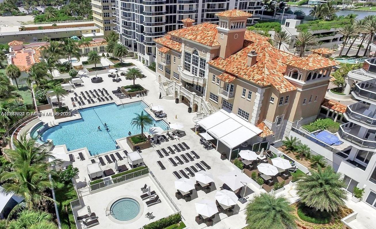4779 Collins Ave 3708