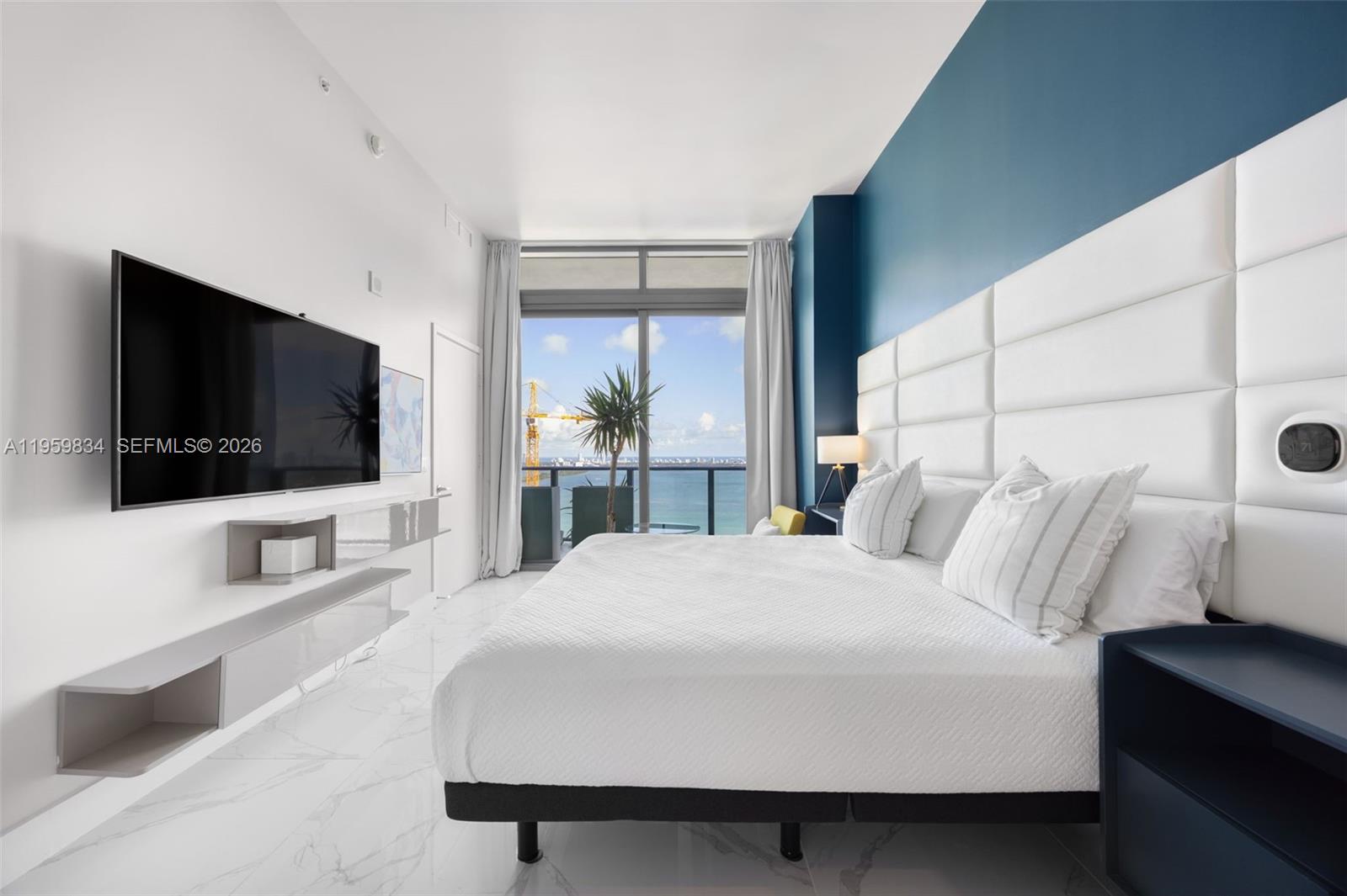 ICON BAY CONDO - Residential