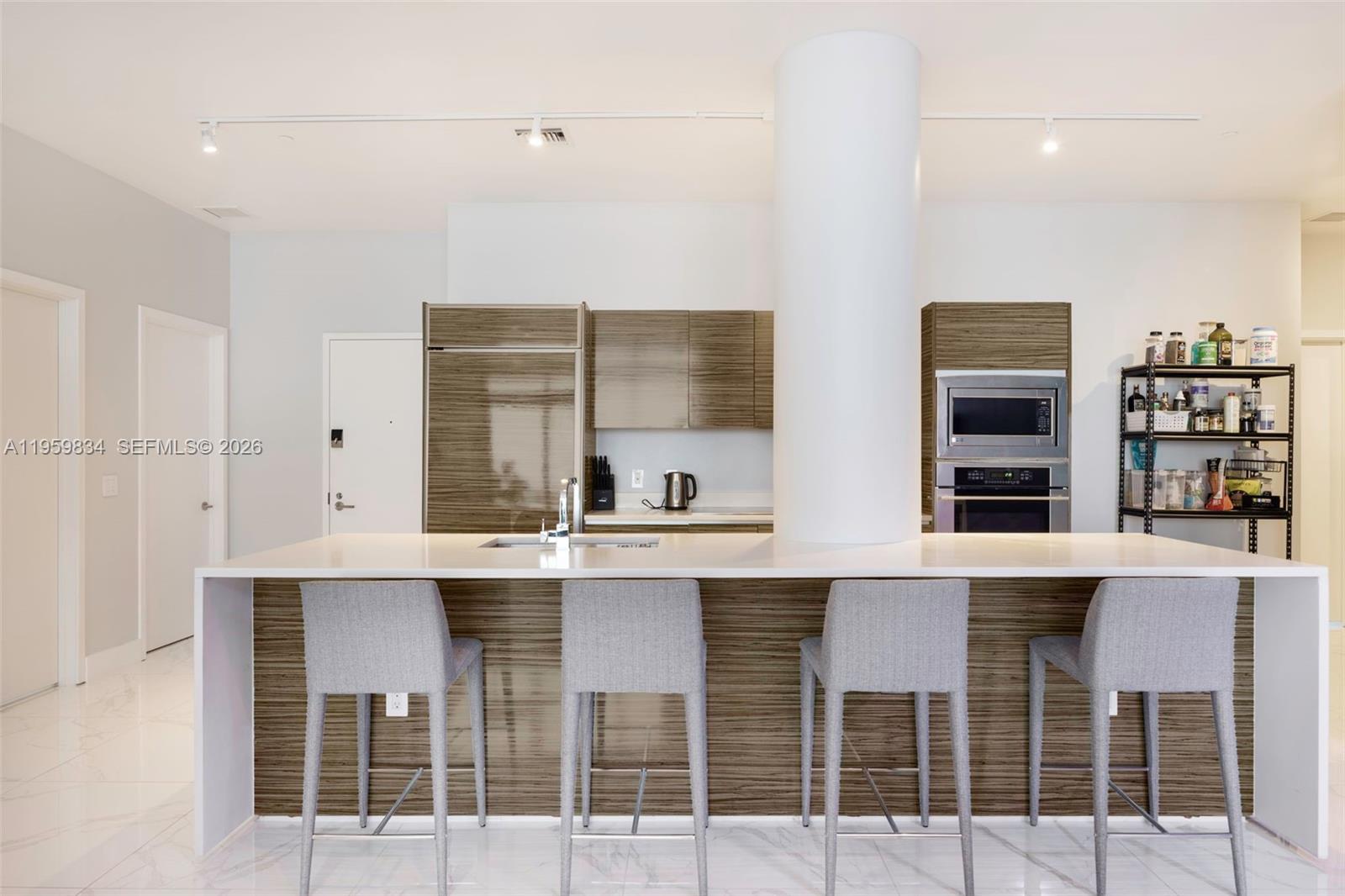 ICON BAY CONDO - Residential