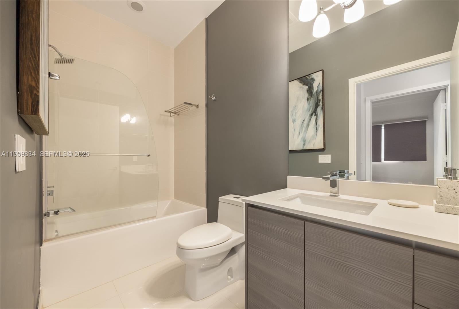 ICON BAY CONDO - Residential