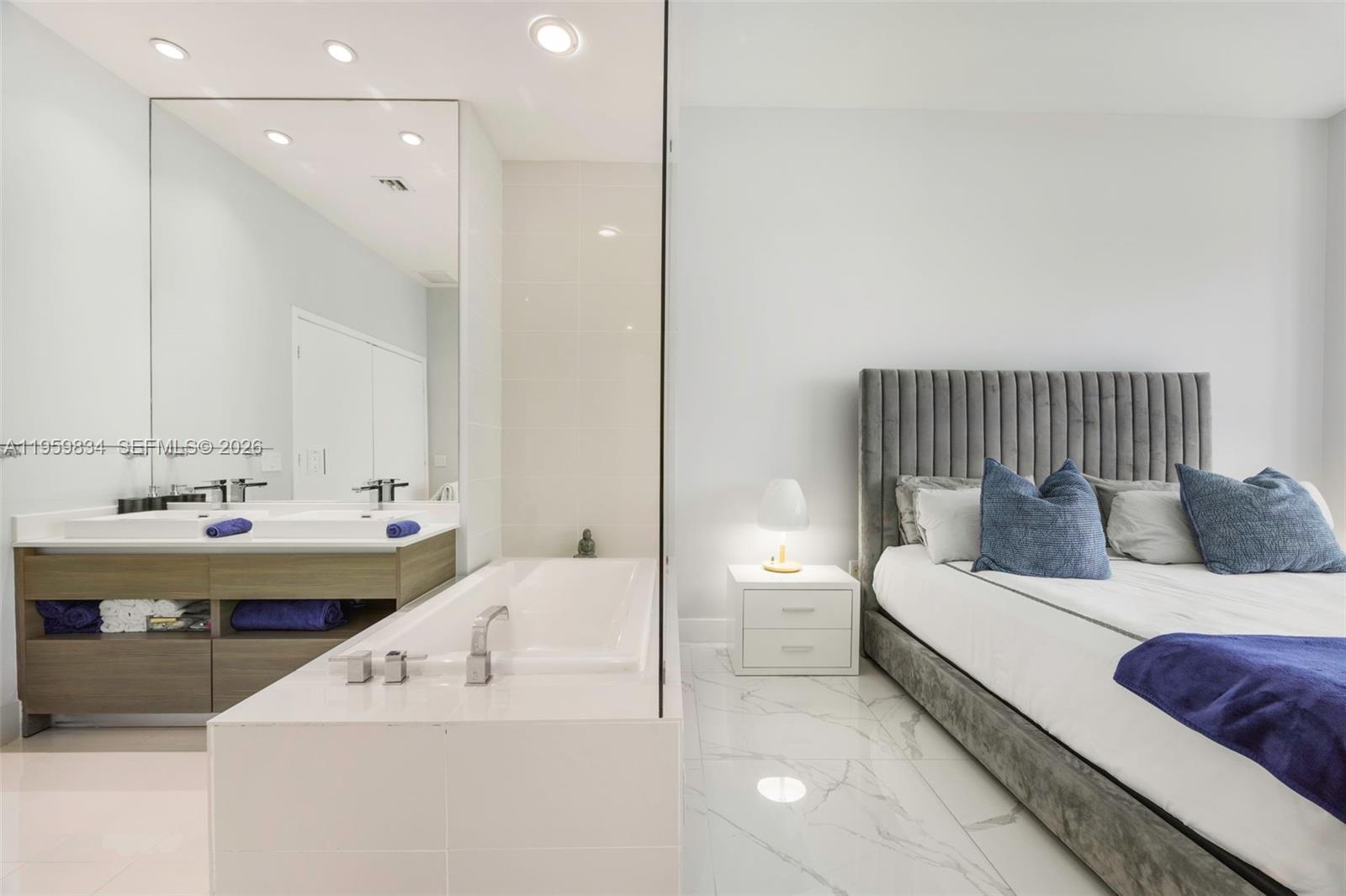 ICON BAY CONDO - Residential