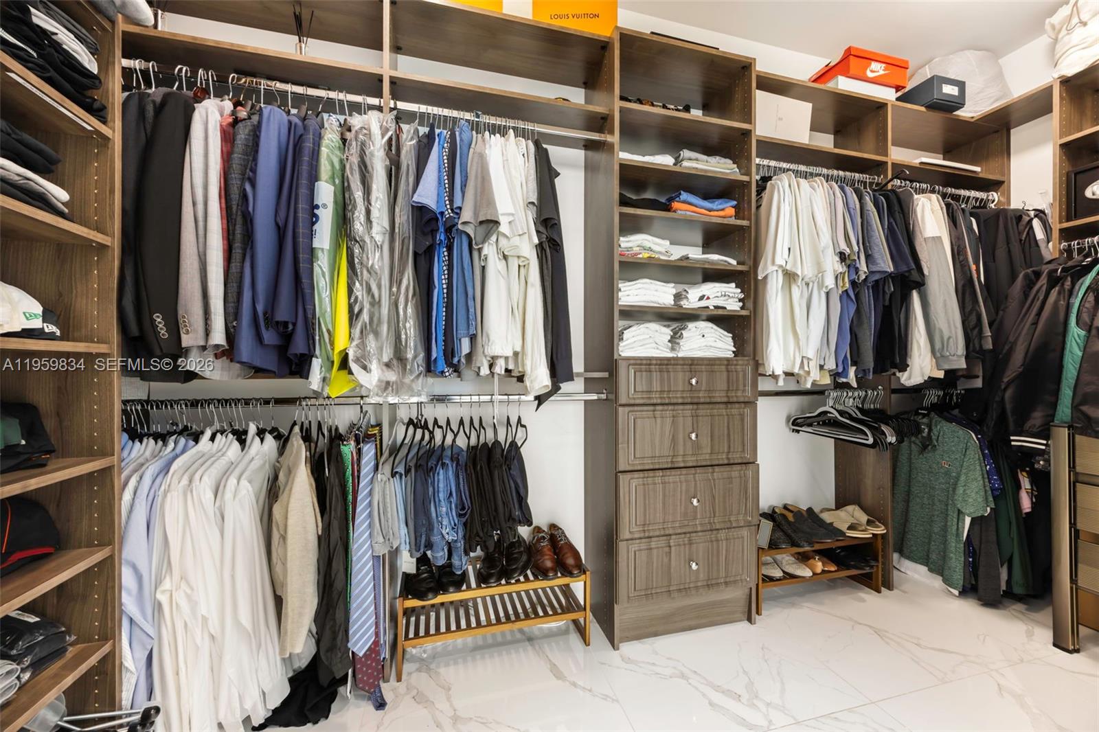 ICON BAY CONDO - Residential