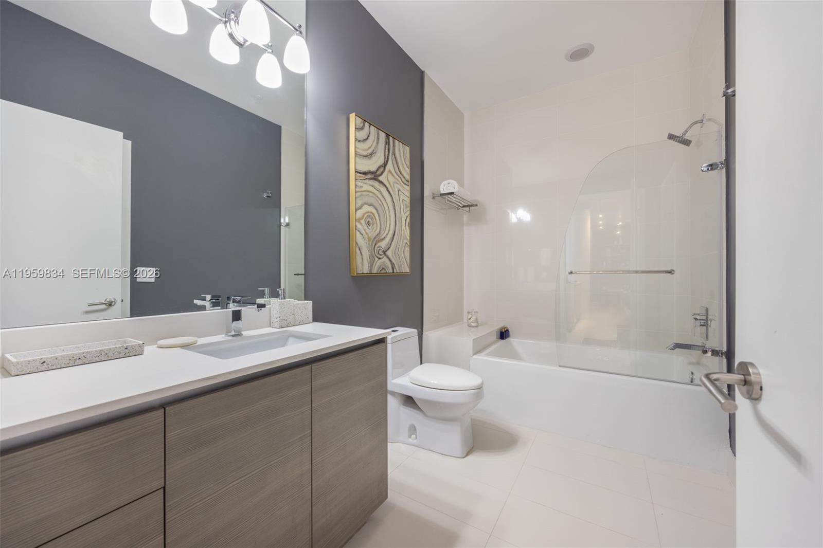 ICON BAY CONDO - Residential