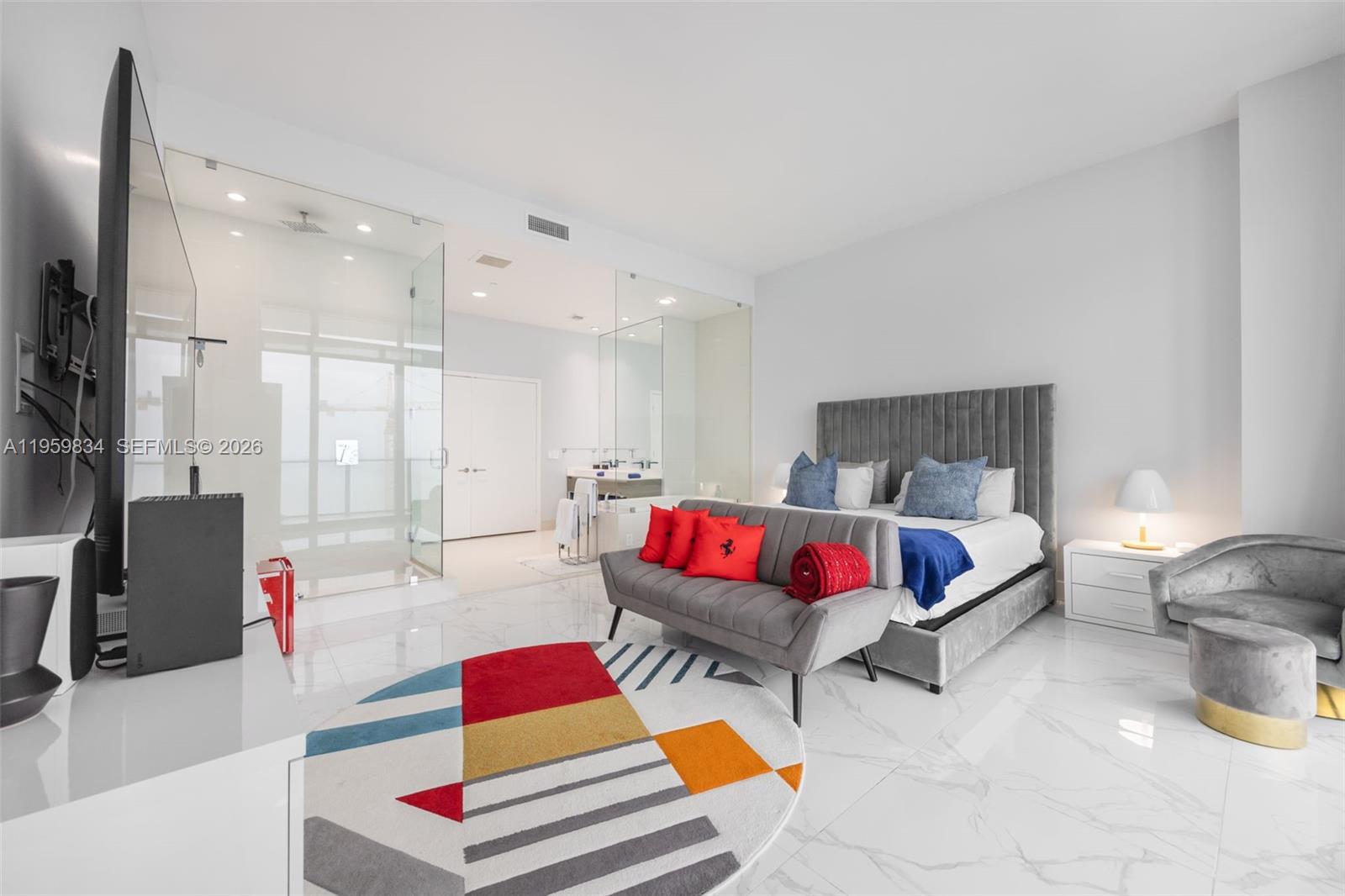 ICON BAY CONDO - Residential
