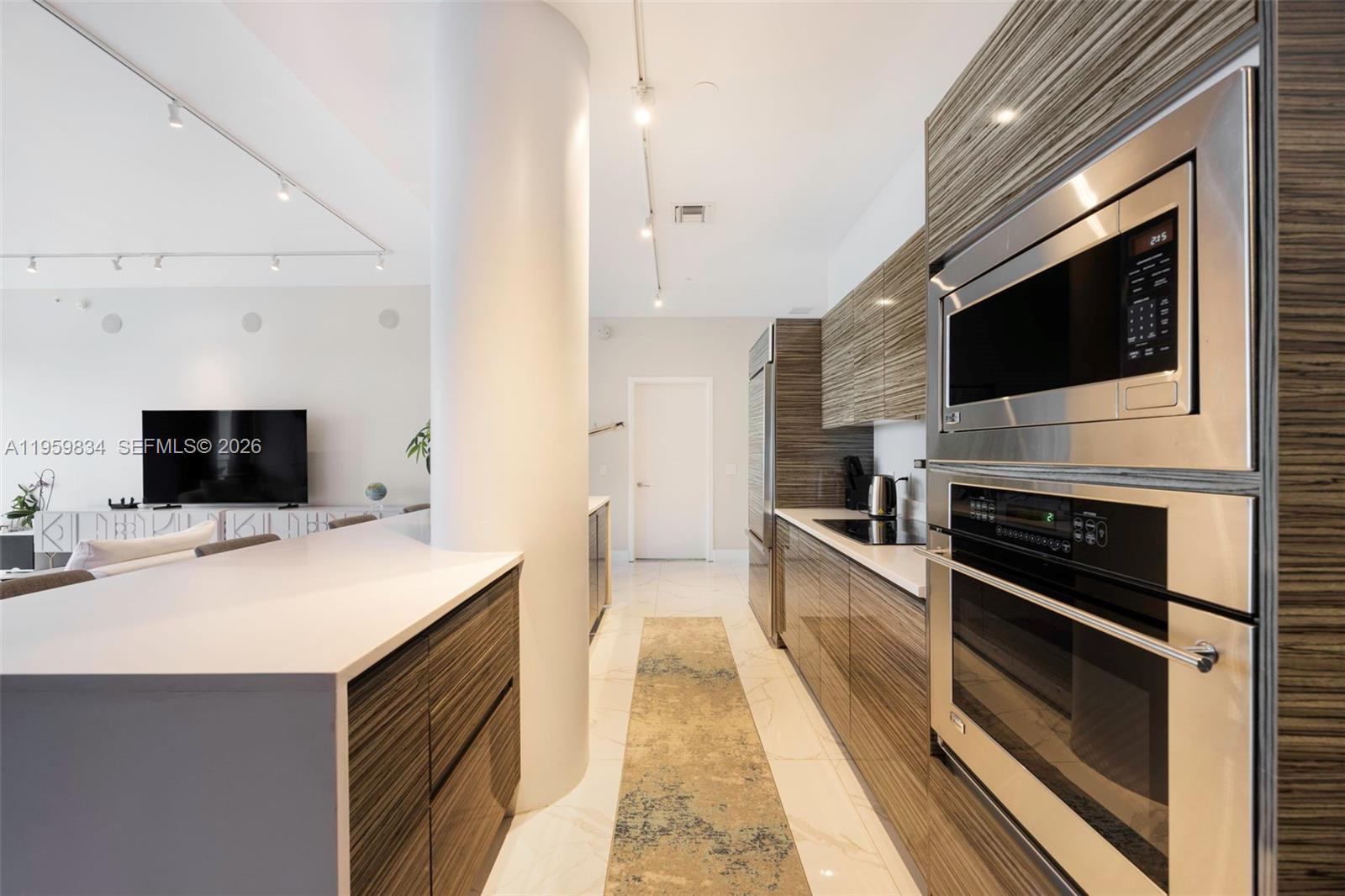 ICON BAY CONDO - Residential