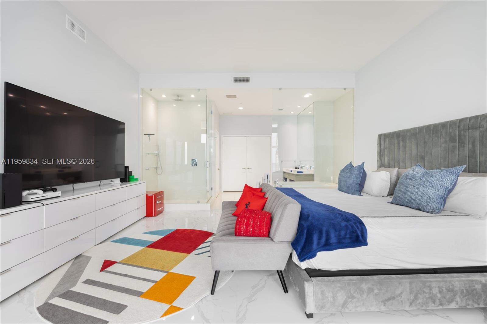 ICON BAY CONDO - Residential