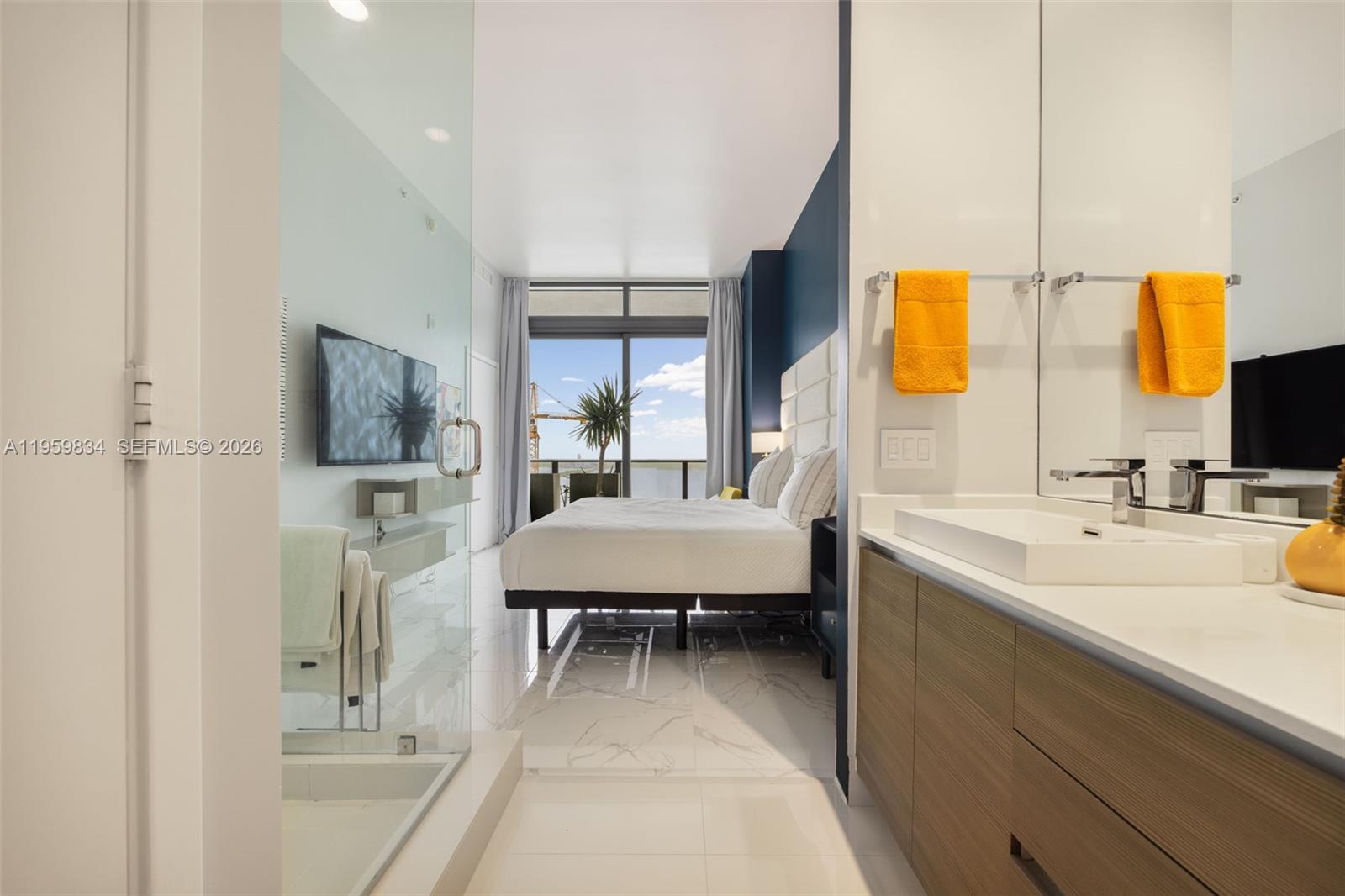 ICON BAY CONDO - Residential