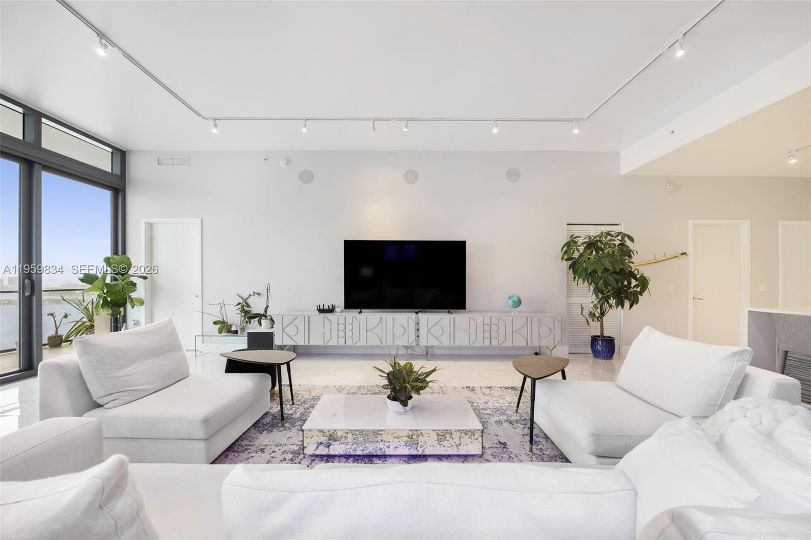 ICON BAY CONDO - Residential