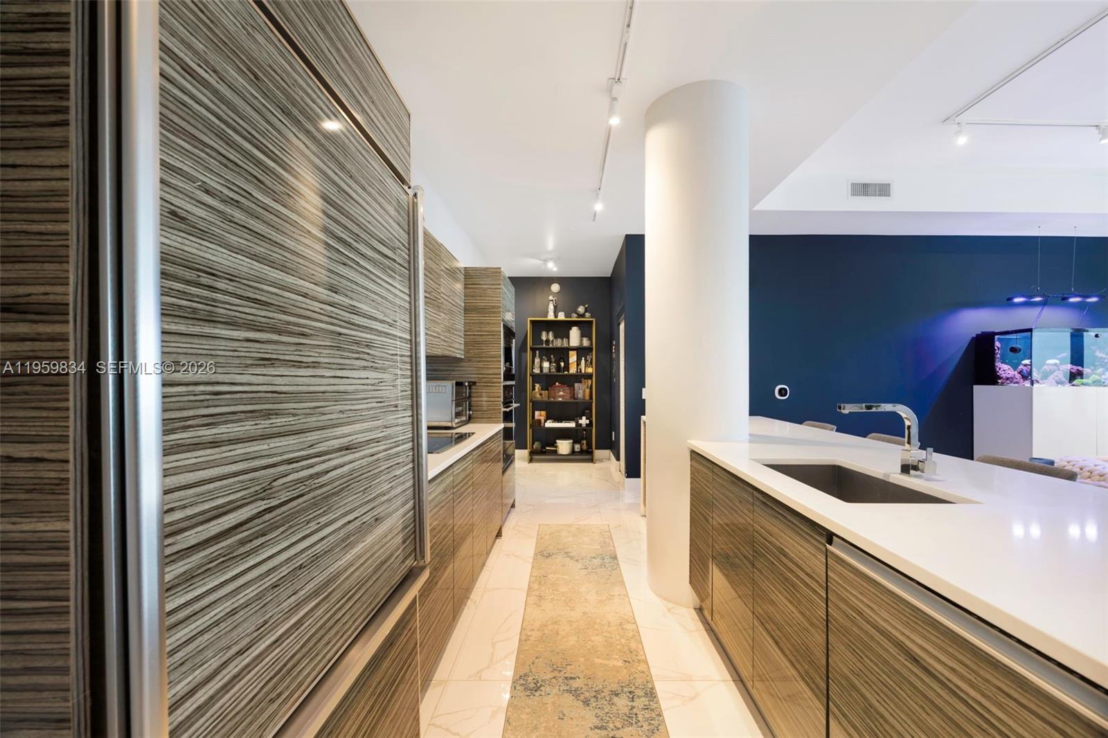 ICON BAY CONDO - Residential