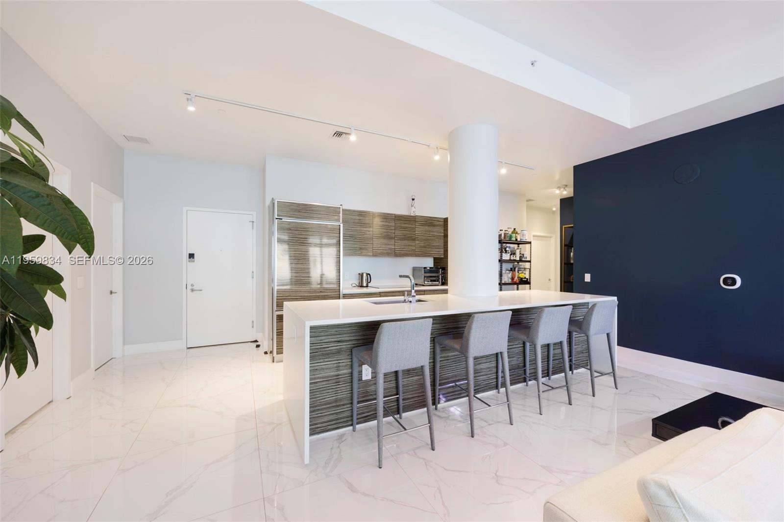 ICON BAY CONDO - Residential