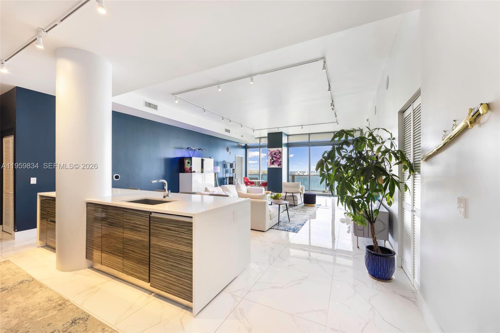 ICON BAY CONDO - Residential