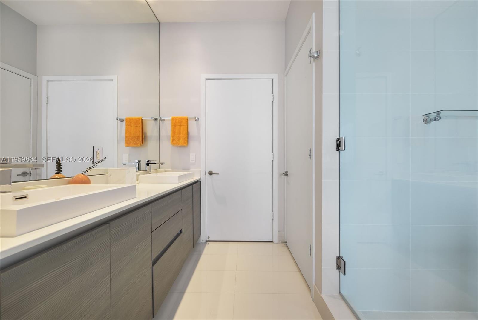 ICON BAY CONDO - Residential