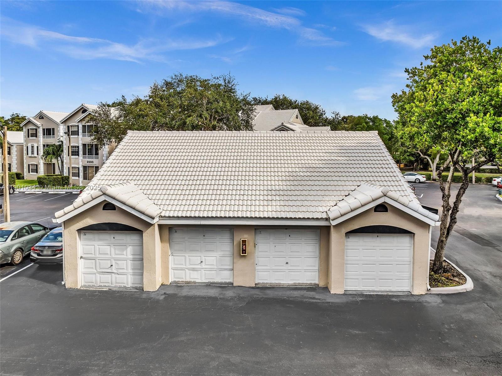 LAKEVIEW CLUB CONDO - Residential Lease