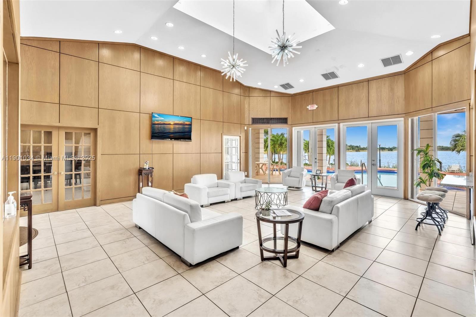 LAKEVIEW CLUB CONDO - Residential Lease