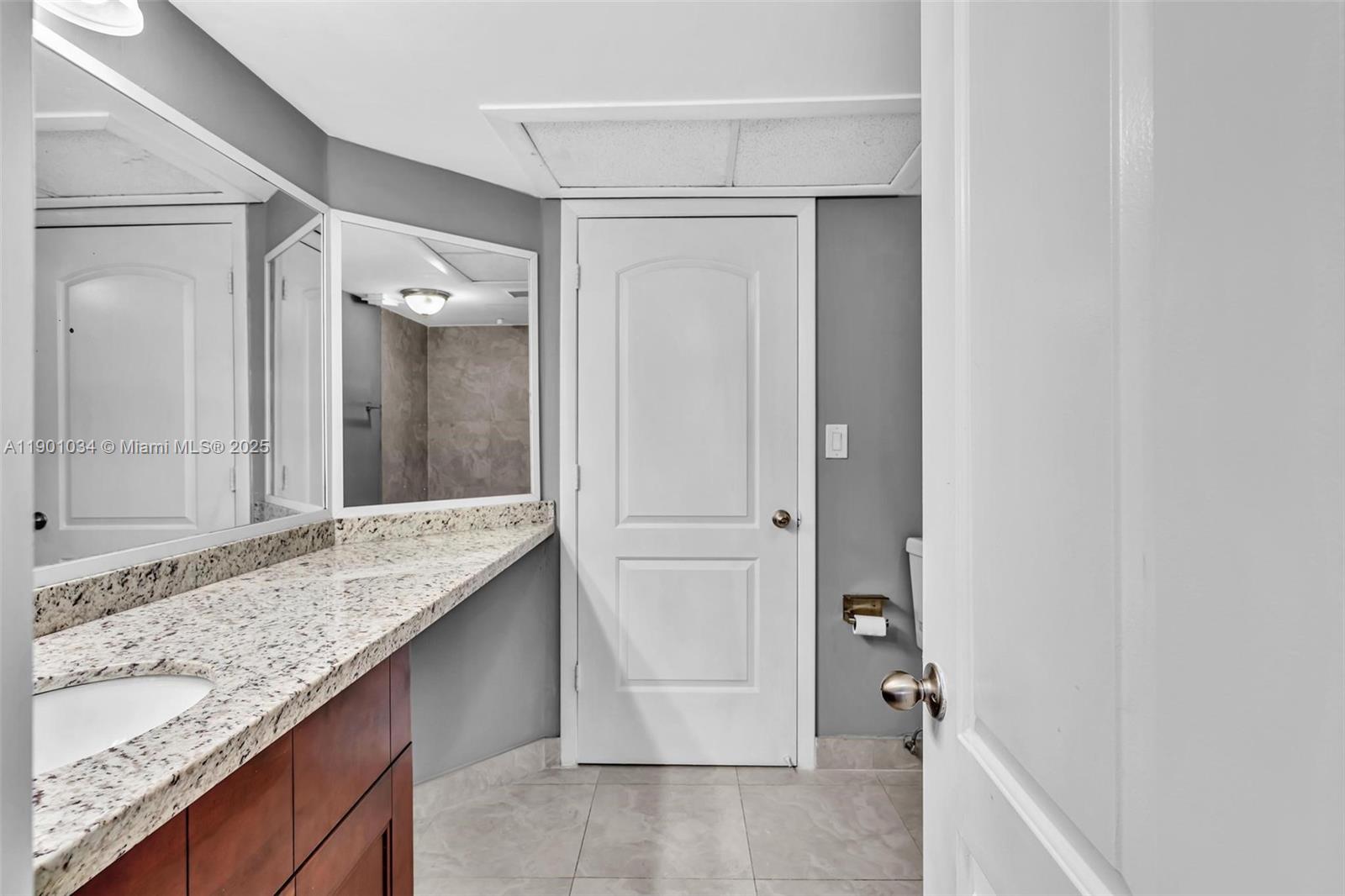 LAKEVIEW CLUB CONDO - Residential Lease