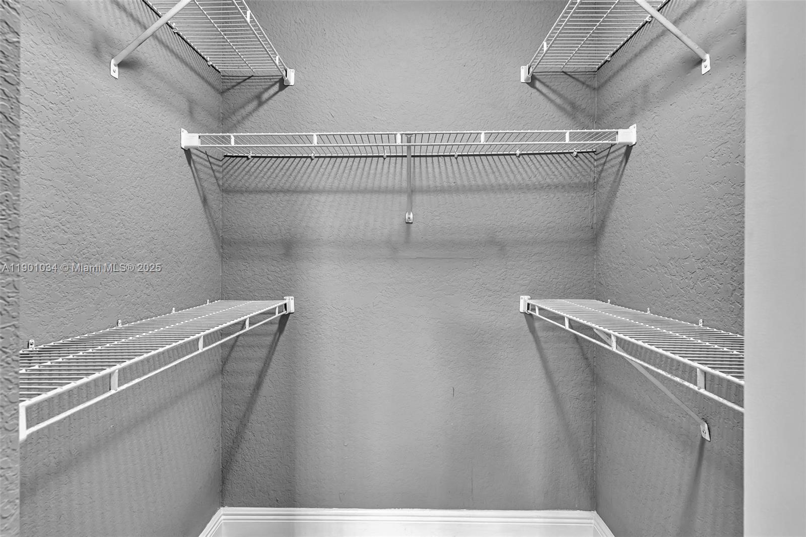 LAKEVIEW CLUB CONDO - Residential Lease