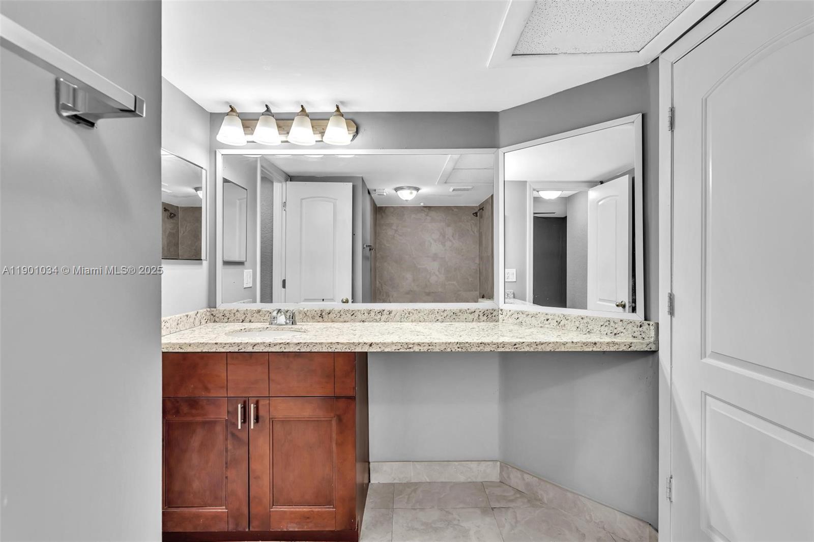 LAKEVIEW CLUB CONDO - Residential Lease