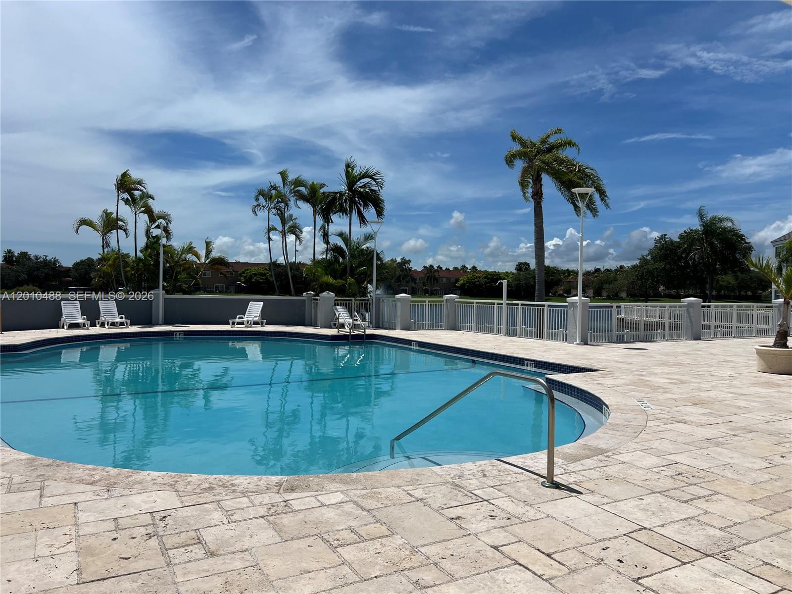 LE CLUB AT OLD CUTLER CON - Residential