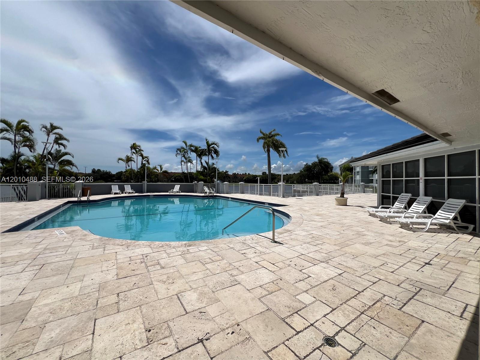 LE CLUB AT OLD CUTLER CON - Residential