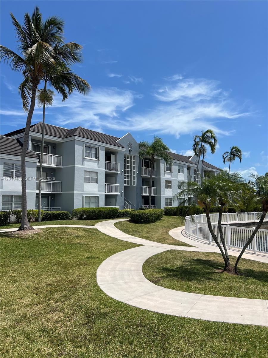 LE CLUB AT OLD CUTLER CON - Residential