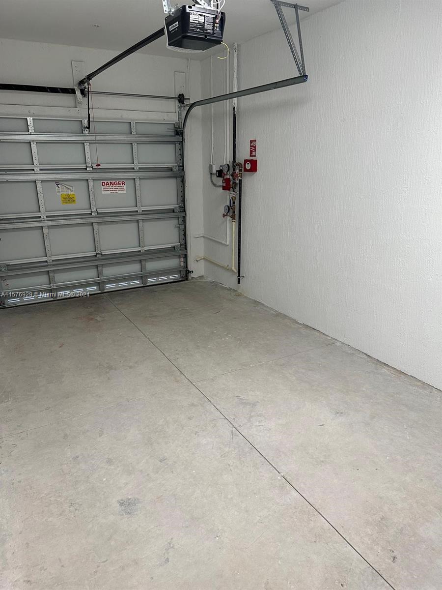 MERRICK SQUARE - Residential Lease