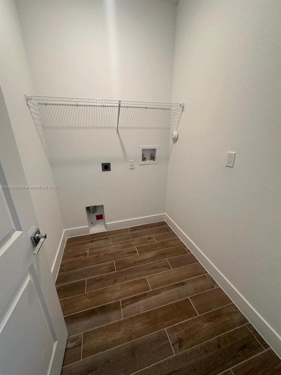 MERRICK SQUARE - Residential Lease