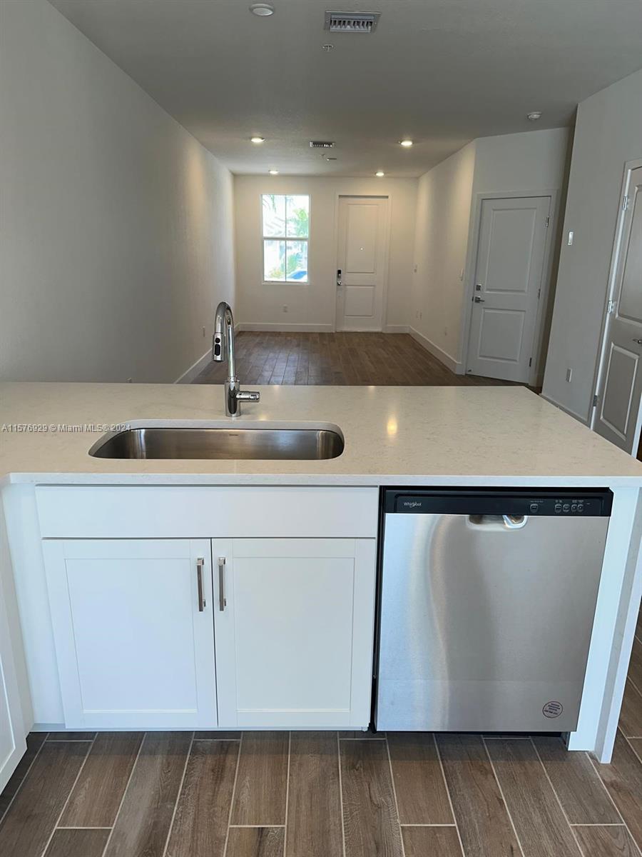 MERRICK SQUARE - Residential Lease