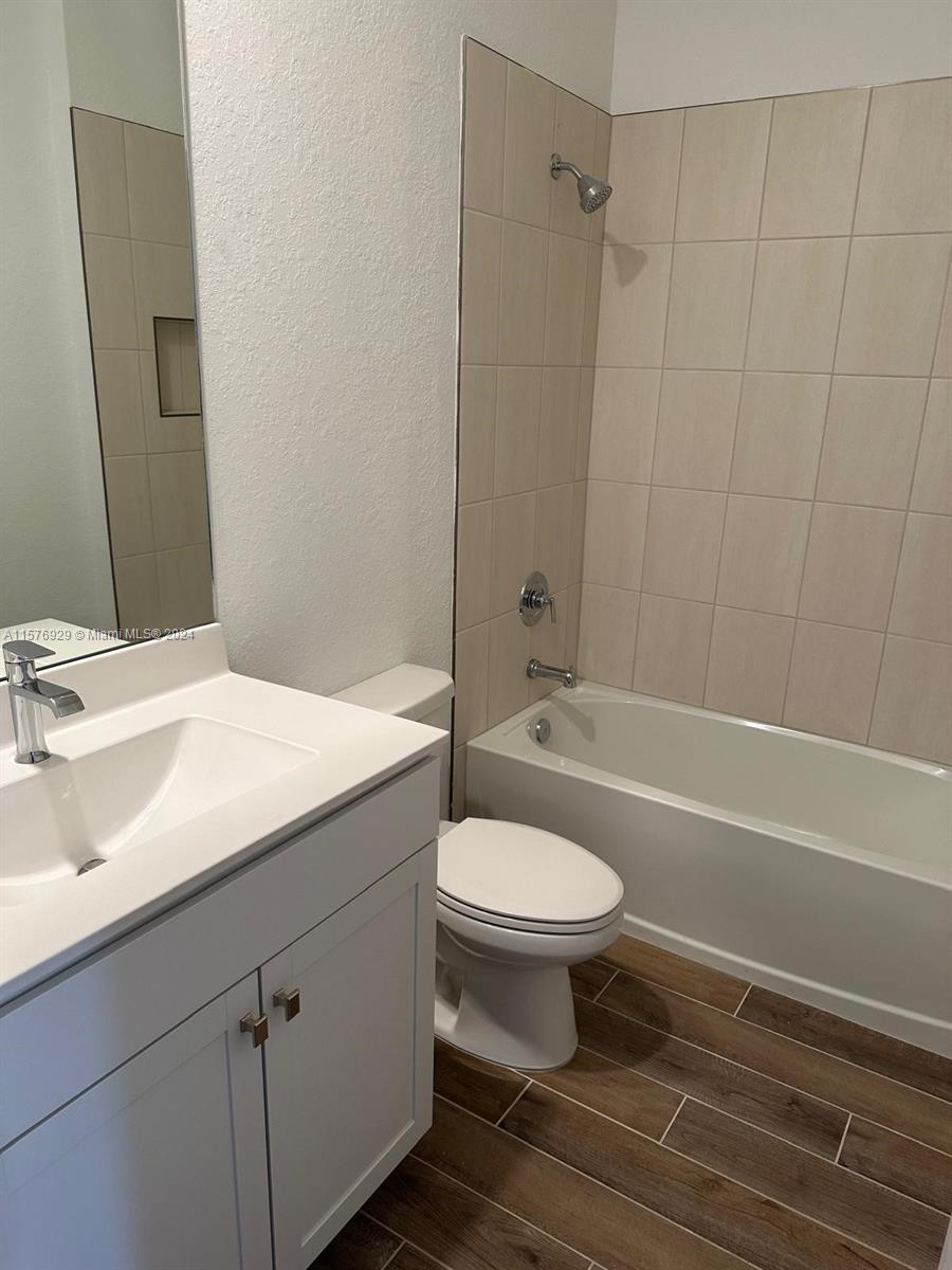 MERRICK SQUARE - Residential Lease