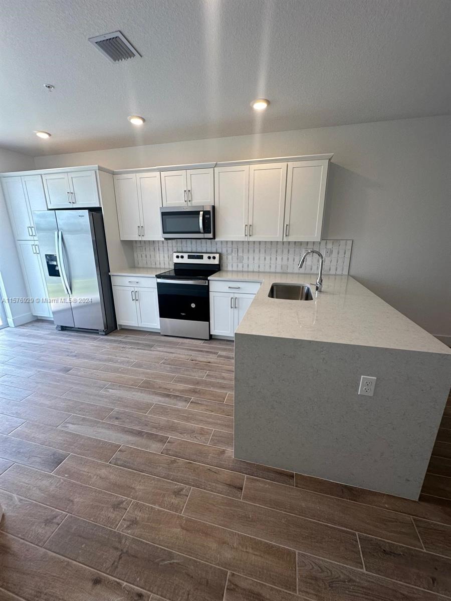 MERRICK SQUARE - Residential Lease