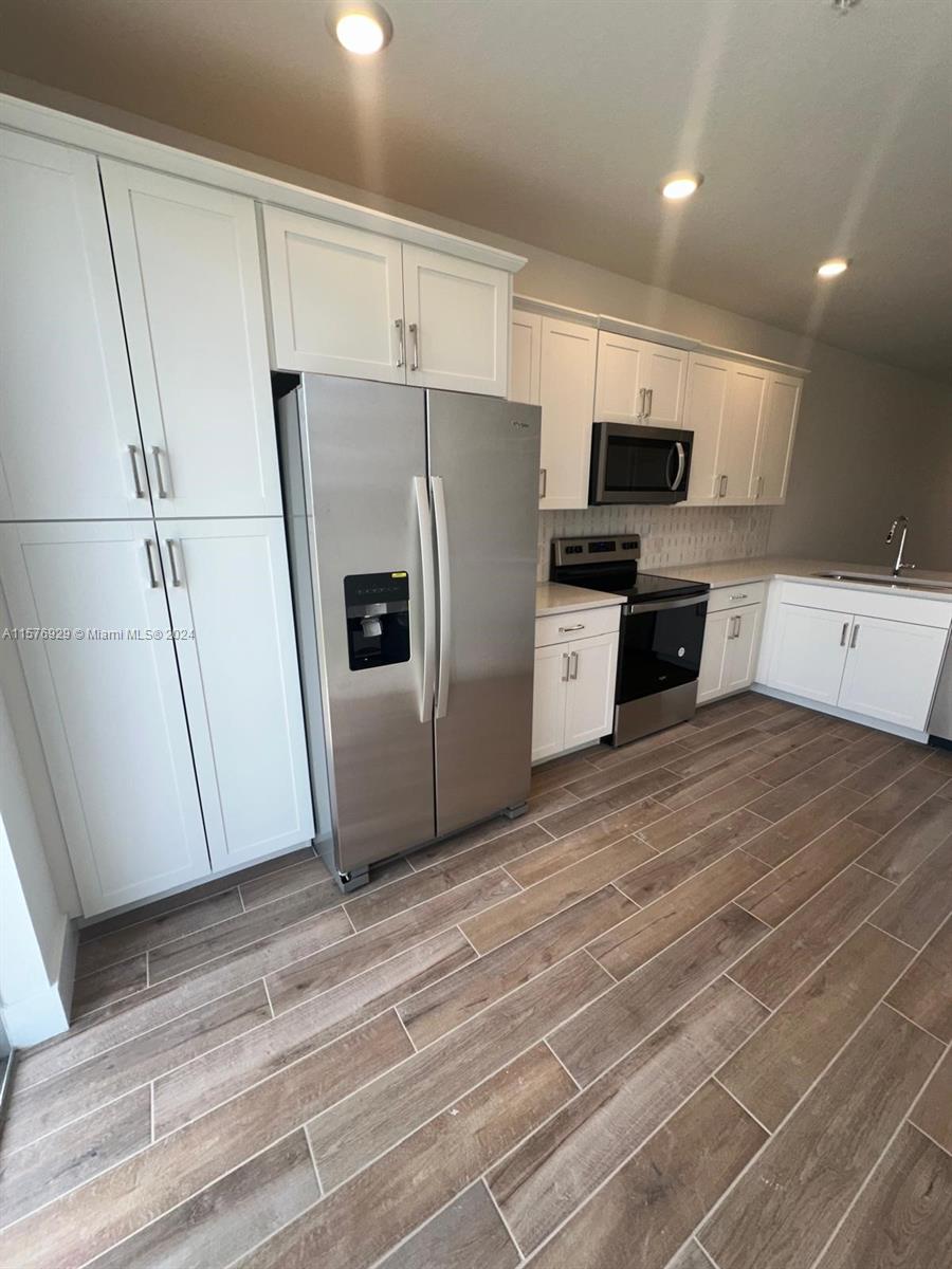 MERRICK SQUARE - Residential Lease