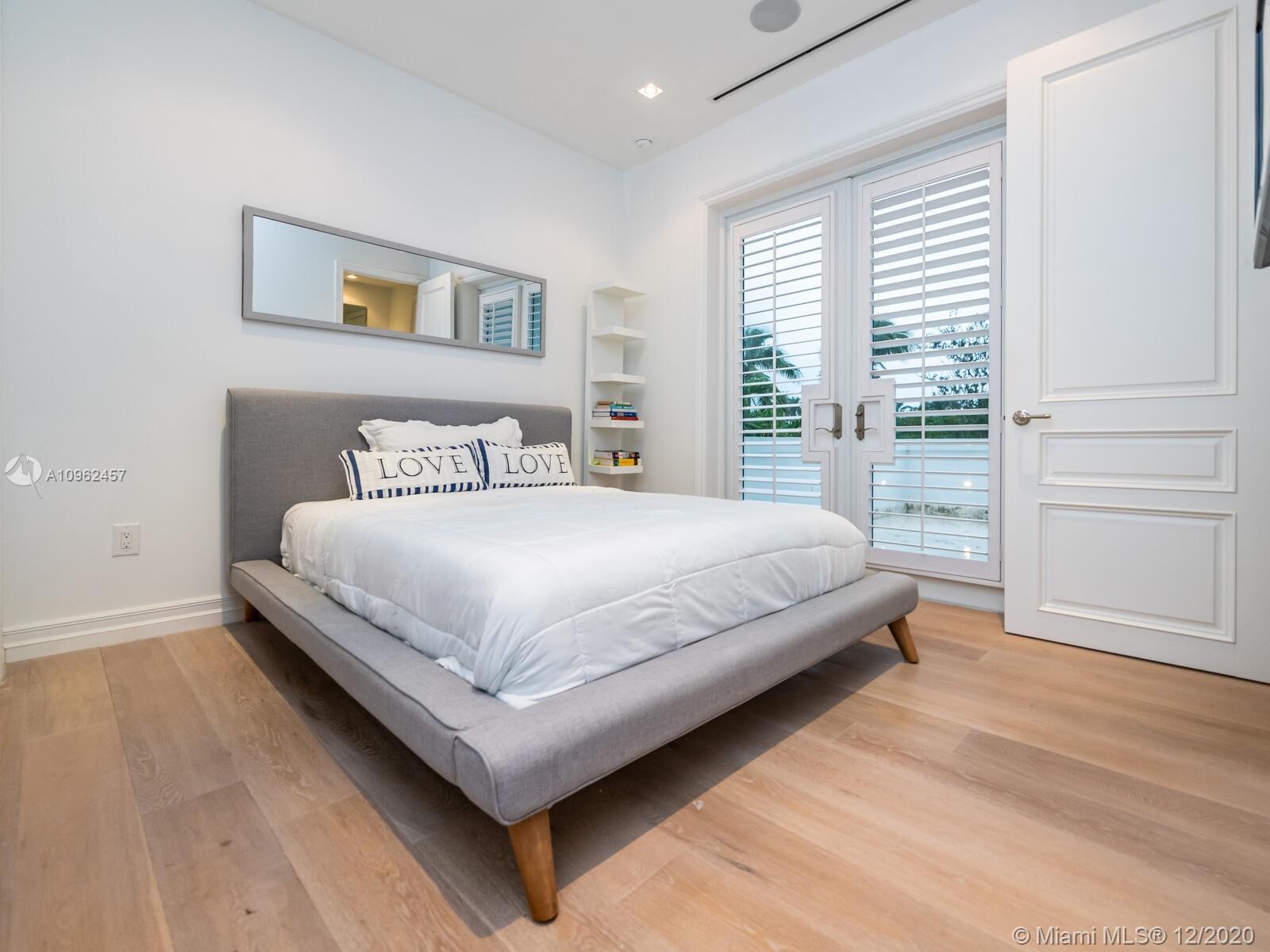 TROPICAL ISLE HOMES SUB 4 - Residential