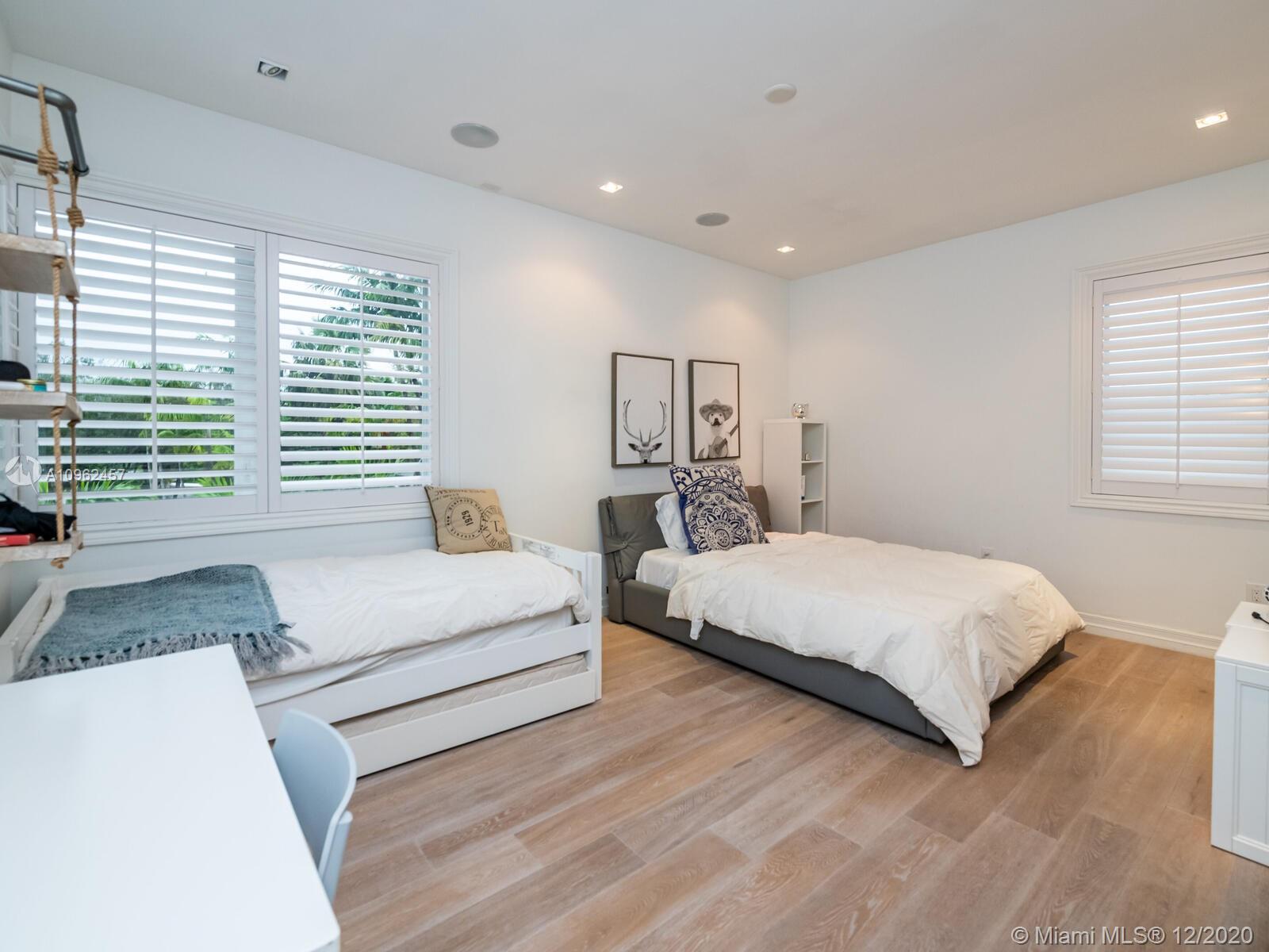 TROPICAL ISLE HOMES SUB 4 - Residential