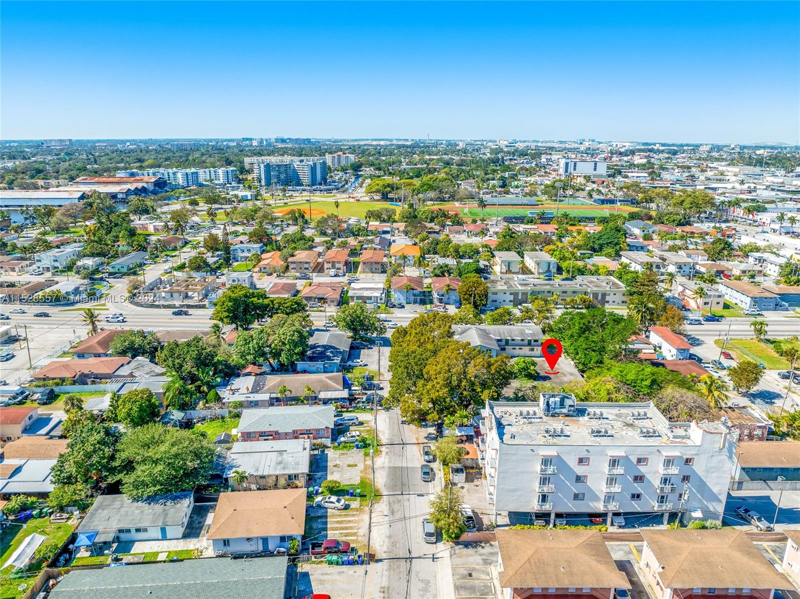 Main image without alt text