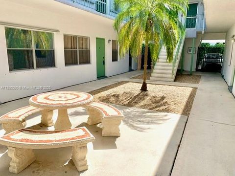 Photo of 1824 Monroe St #4, Hollywood, FL 33020 (MLS # A11890590)