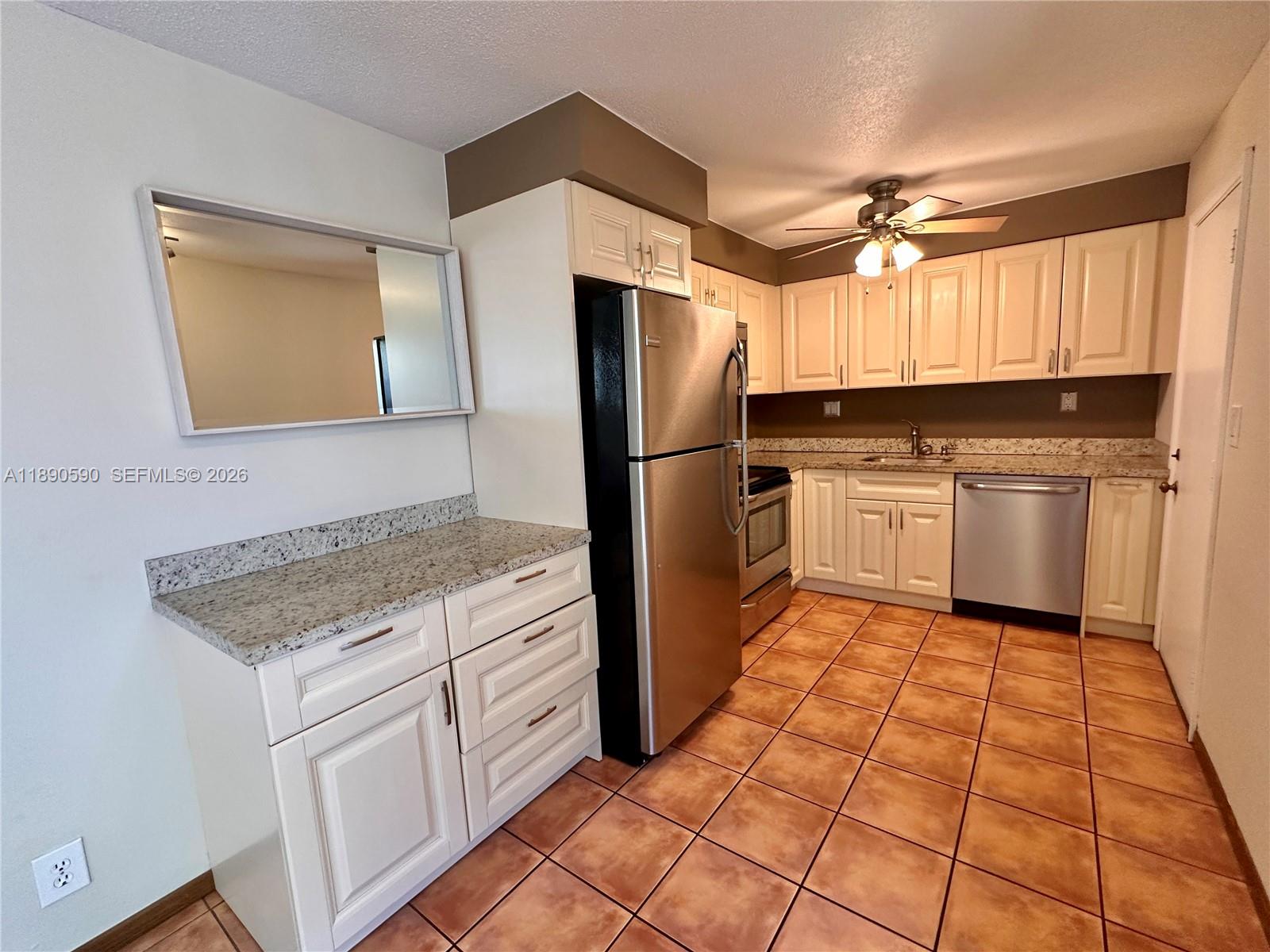 PALMVIEW CONDOMINIUM APAR - Residential