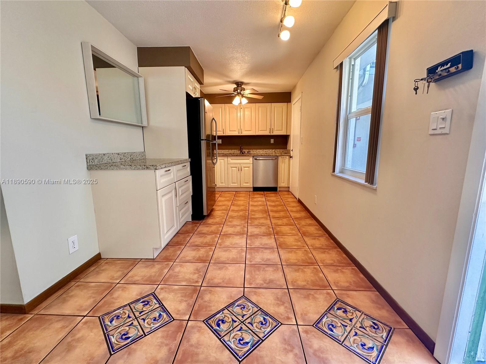 PALMVIEW CONDOMINIUM APAR - Residential