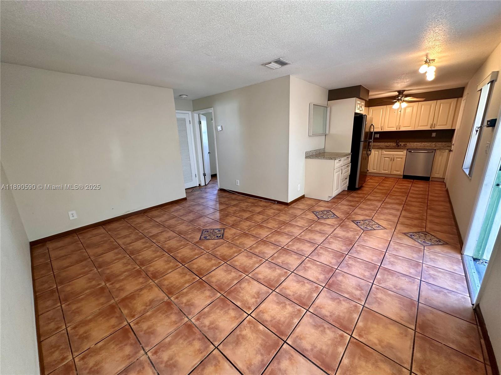 PALMVIEW CONDOMINIUM APAR - Residential