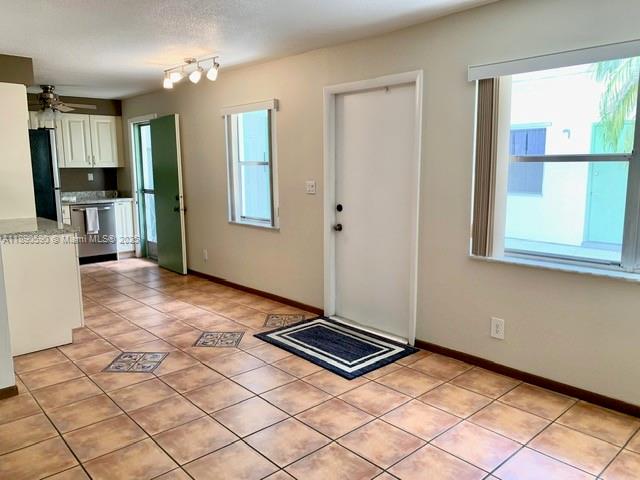 PALMVIEW CONDOMINIUM APAR - Residential