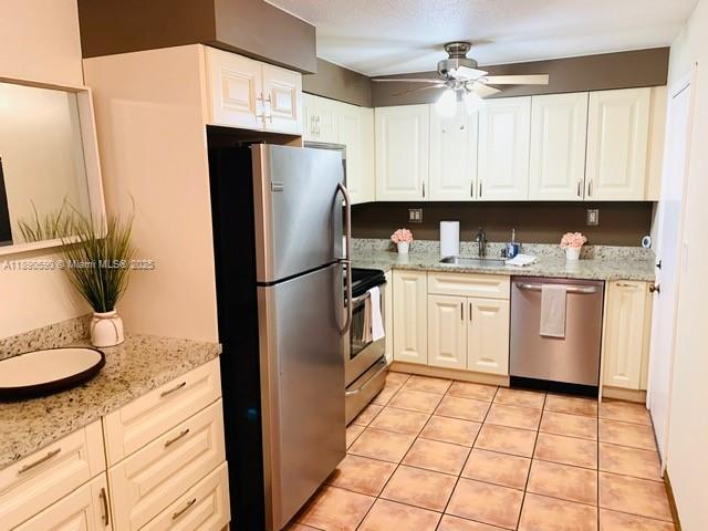 PALMVIEW CONDOMINIUM APAR - Residential