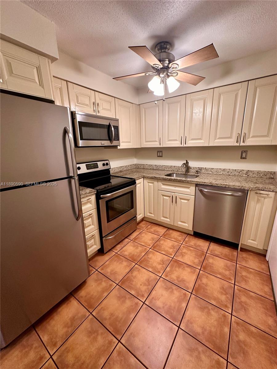 PALMVIEW CONDOMINIUM APAR - Residential