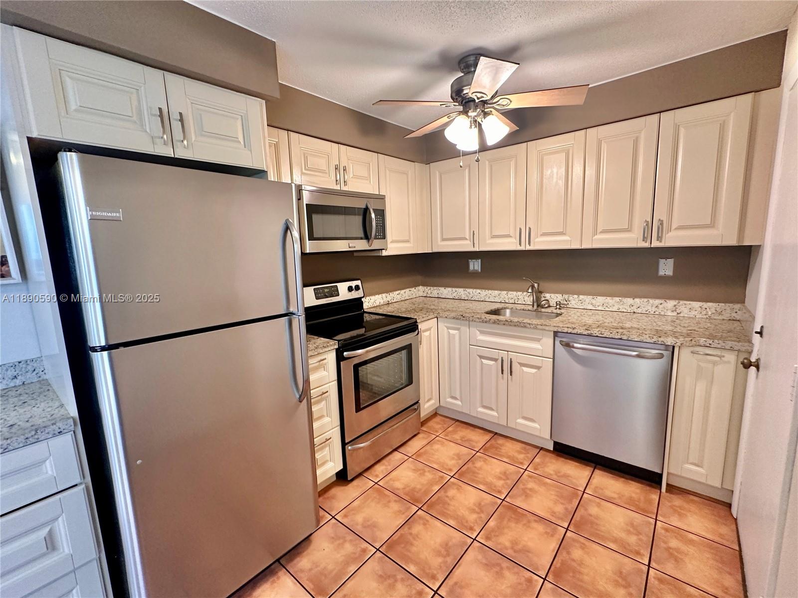 PALMVIEW CONDOMINIUM APAR - Residential