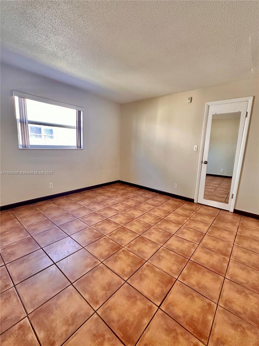 PALMVIEW CONDOMINIUM APAR - Residential