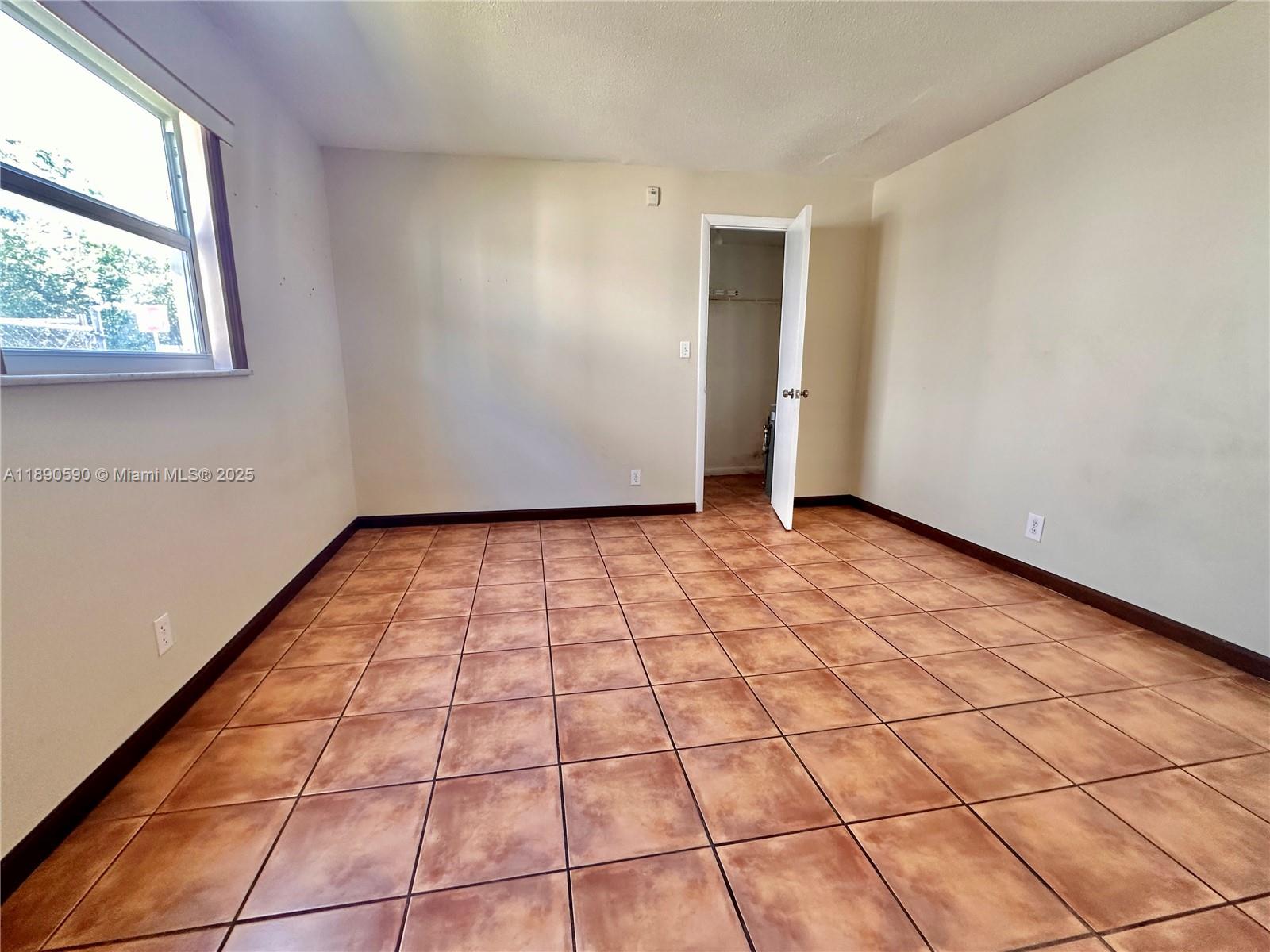 PALMVIEW CONDOMINIUM APAR - Residential