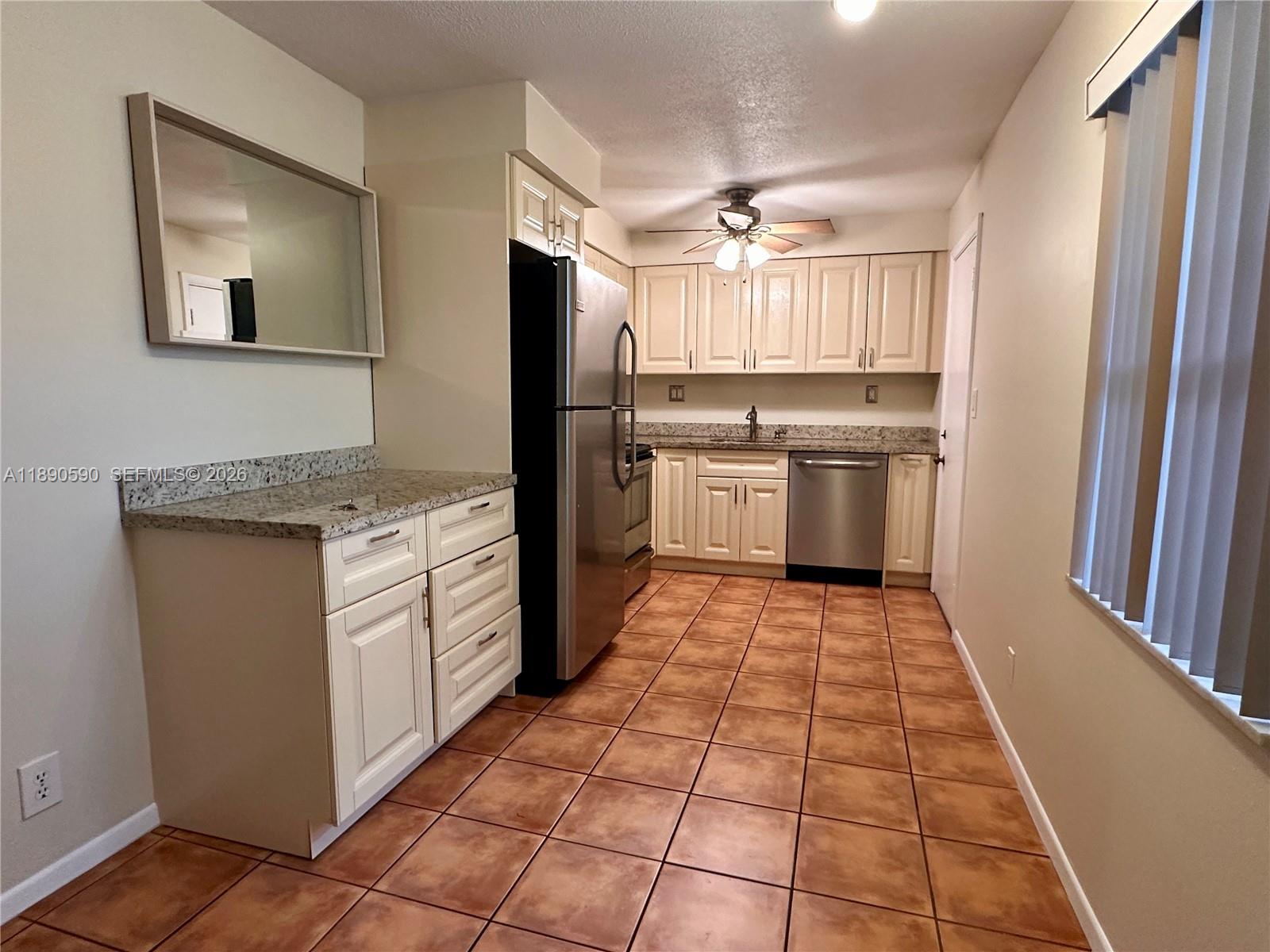 PALMVIEW CONDOMINIUM APAR - Residential